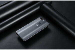 ZTE-launches-the-Blade-V9-and-Blade-V9-Vita-budget-friendly-wide-screens-dual-cameras