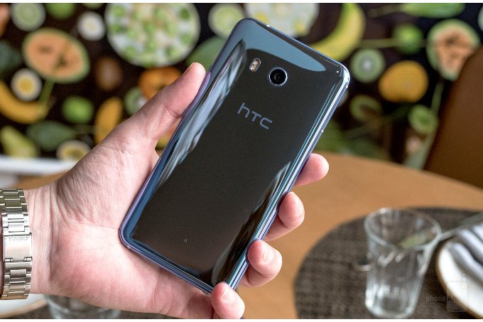 HTCs-2018-sales-nosedive-as-April-revenue-drops-over-55