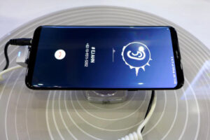 Galaxy-S10-may-ditch-the-earpiece-for-a-6.2-sound-emitting-display-edge-to-edge-glory
