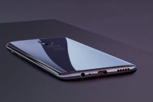 Mirror_Black_03-1320x877