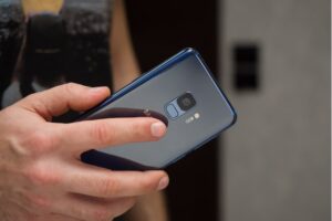 Samsung-Galaxy-S10-family-rumored-to-include-two-models-with-in-display-fingerprint-sensors