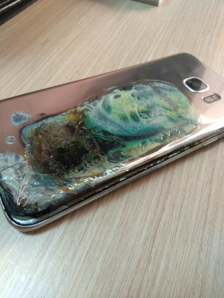 Samsung Galaxy S7 Edge Suffers From Spontaneous Combustion.jpg