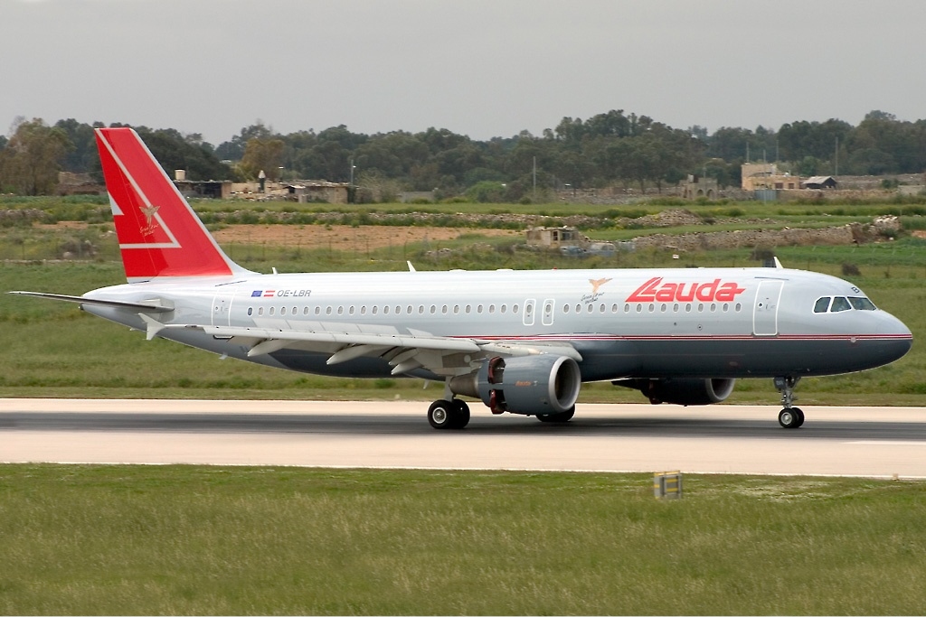 Lauda Air Airbus A320 Zammit.jpg