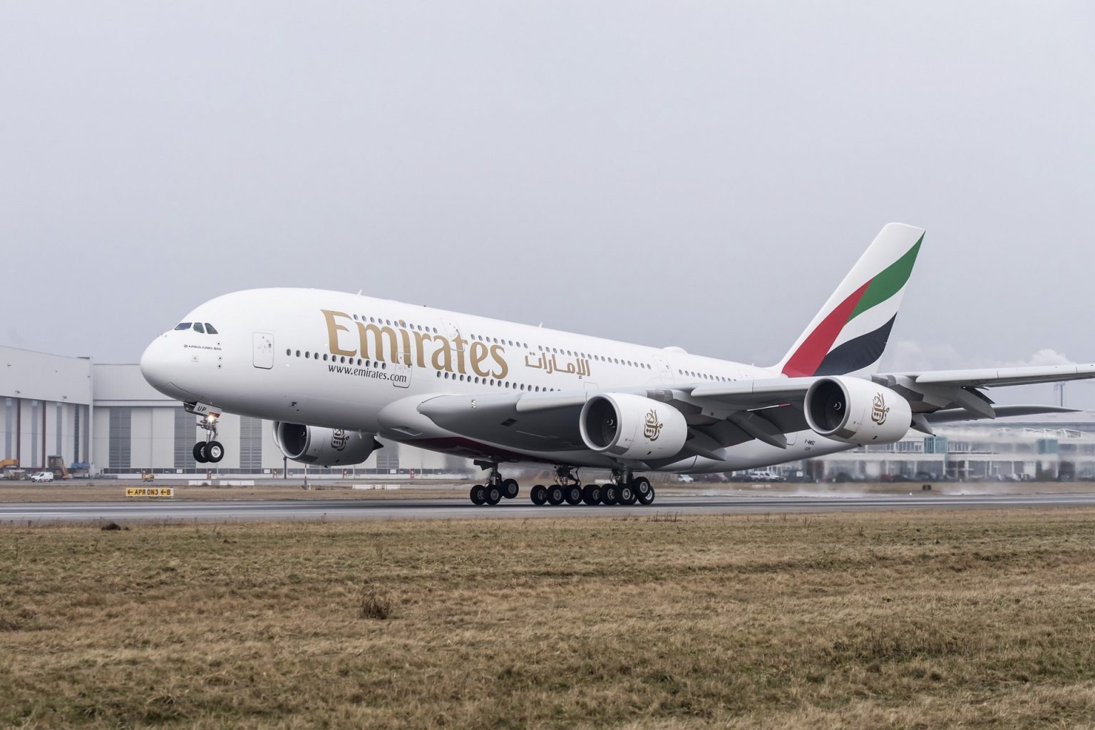 Emirates tar över tjugo Airbus A380-800 tillfälligt ur service