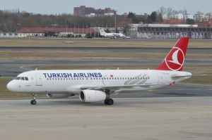 Turkish_Airlines_Airbus_A320-232-_TC-JPJ@TXL-14.04.2013_704bw_(8664851363)