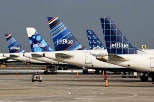 jetblue-tailfins-blueberries-700x467.jpg
