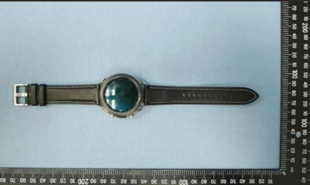 Samsung Galaxy Watch 3 fastnar på ny bild