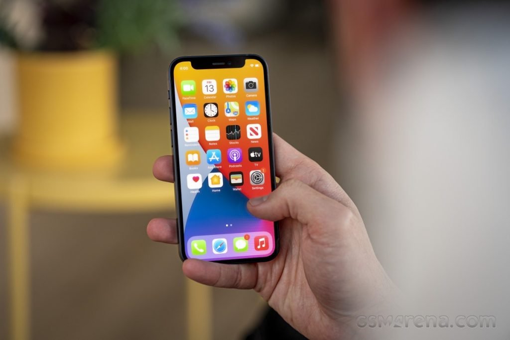 iPhone 12 Mini rapporteras ha problem med skärmskydd och skal