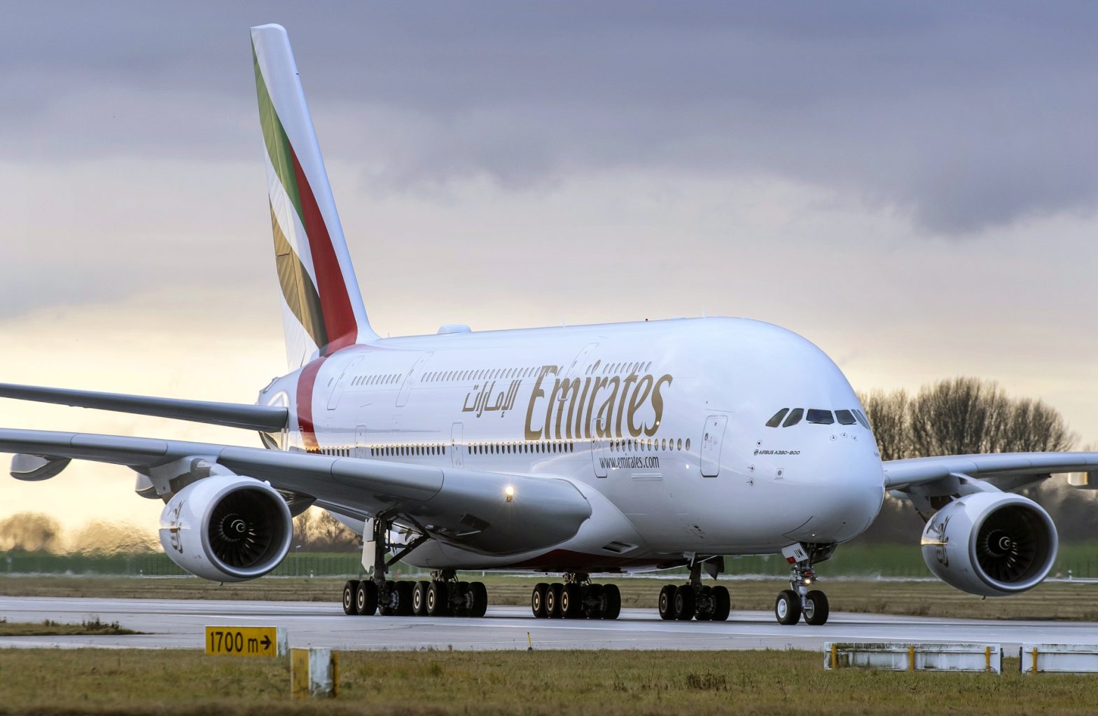 1920 An Emirates Airbus A380 932722.jpg