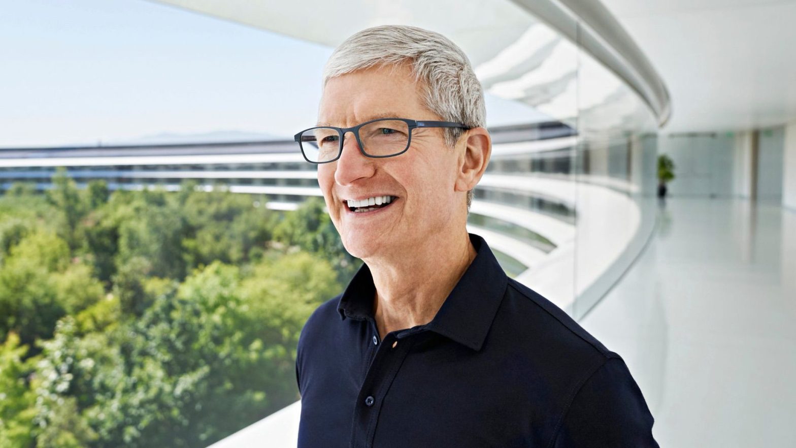 Tim Cook Apple Park.jpg