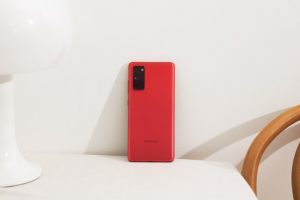 Samsung-Galaxy-S20-FE-Cloud-Red-Featured-A