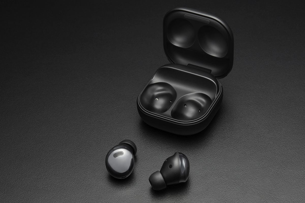 galaxy-buds-pro-lifestyle_black-WEB