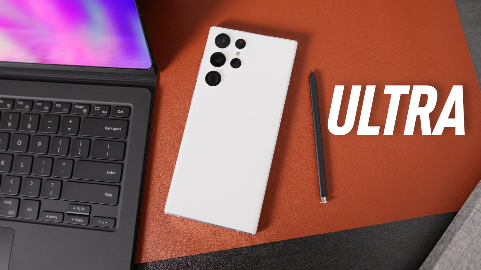 MKBHD kollar in Samsung Galaxy S22 Ultra