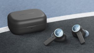 BO-Beoplay-EX-Anthracite-Oxygen3-scaled-1-989x556