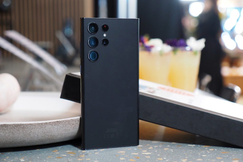 159954-phones-review-hands-on-samsung-galaxy-s22-ultra-review-image1-xsnfadbpku