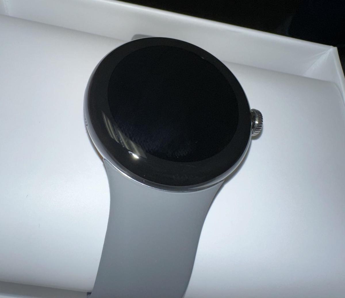 Pixel-Watch-unboxing-bezel-1