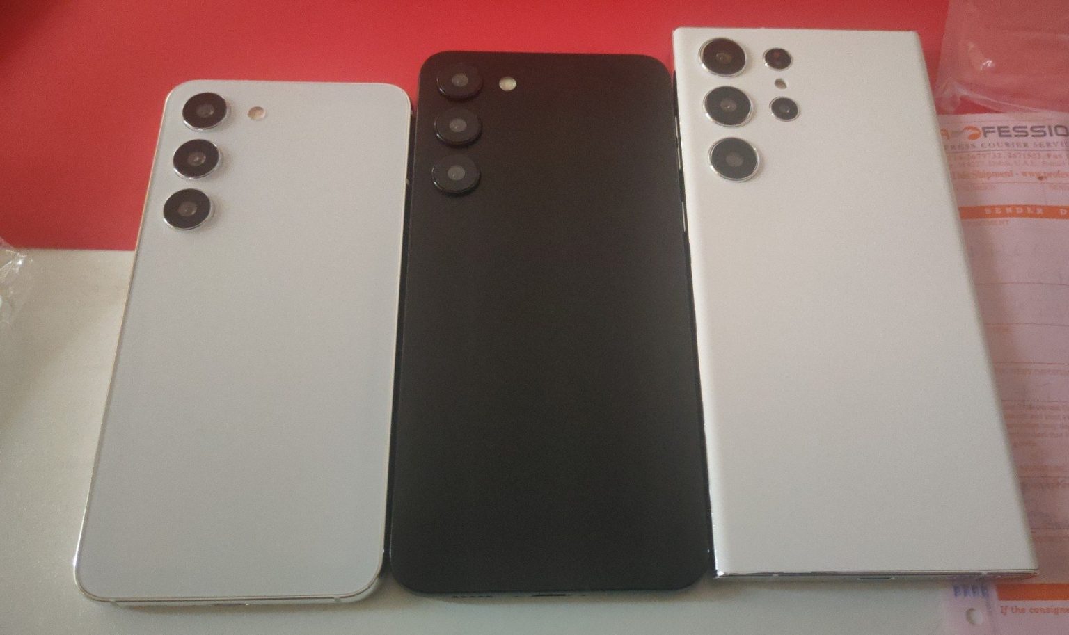 Flera dummies på Samsung Galaxy S23 – trion