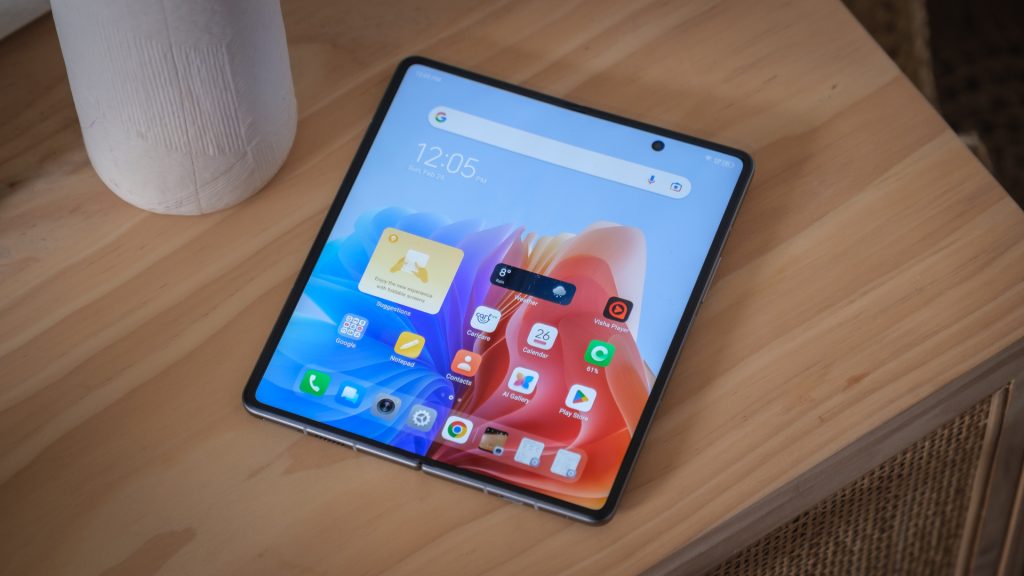 Tecno-Phantom-V-Fold-open-on-table
