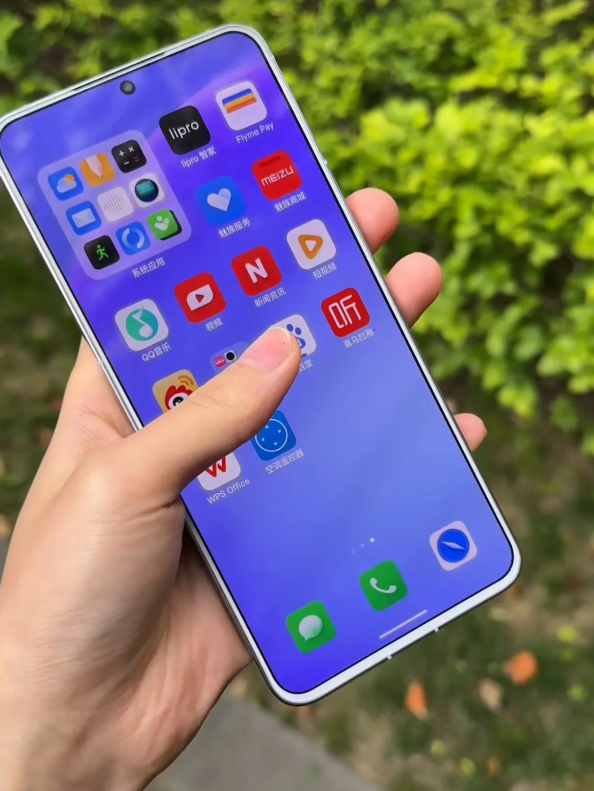 Meizu 20 fastnar på bild med vit ram