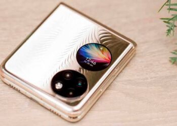 Huawei kan visa upp en billig flip smartphone