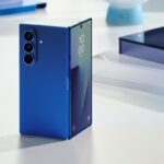 Ben kollar in Samsung Galaxy Z Fold7 och Z Flip7