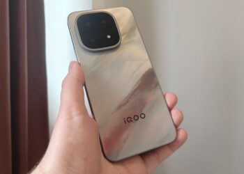 iQOO 15 släpps globalt