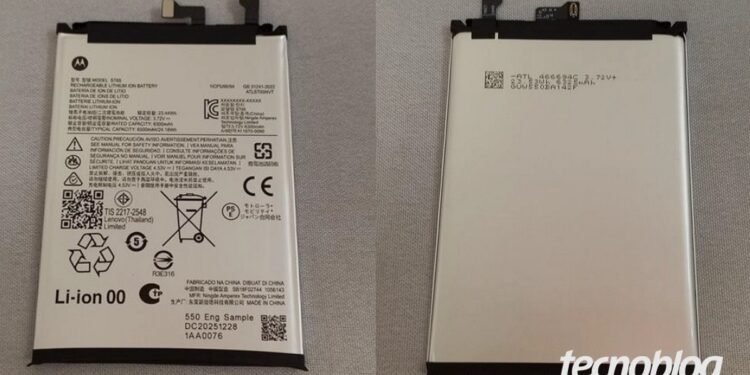 Motorola jobbar på smartphone med 6500 mAh batteri