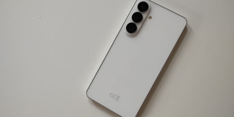 Första intryck av Samsung Galaxy S26+: det bortglömda flaggskeppet